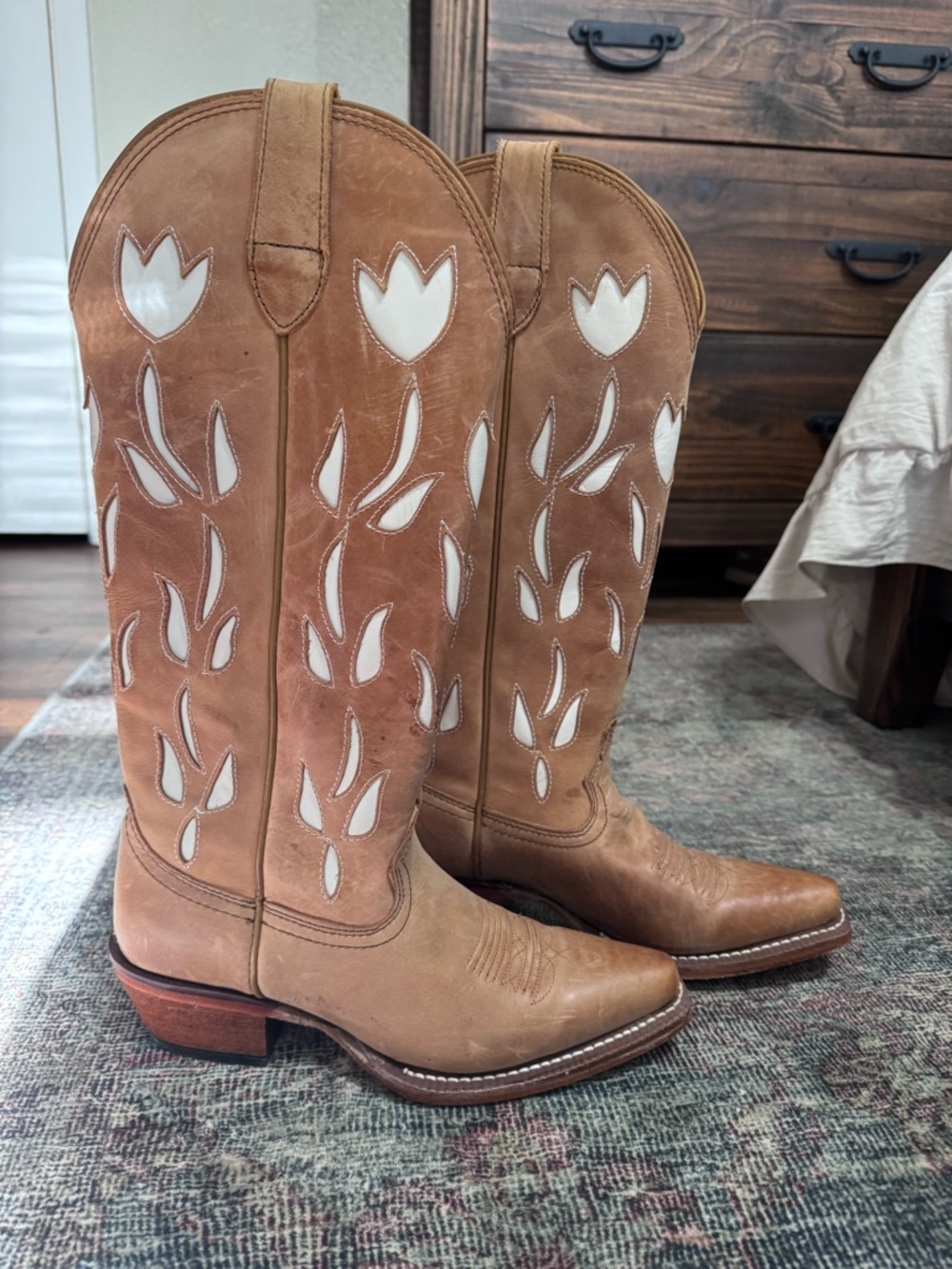 Justin womens boots. Tan Western Cowboy Boots with White Floral Inlay